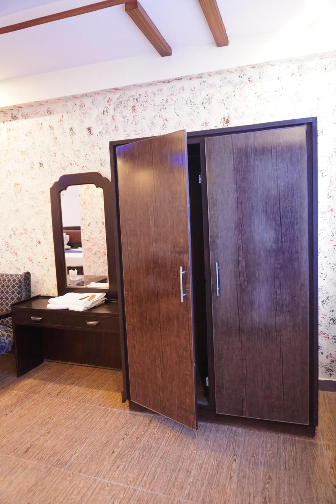 National Hotel Лахор Екстер'єр фото